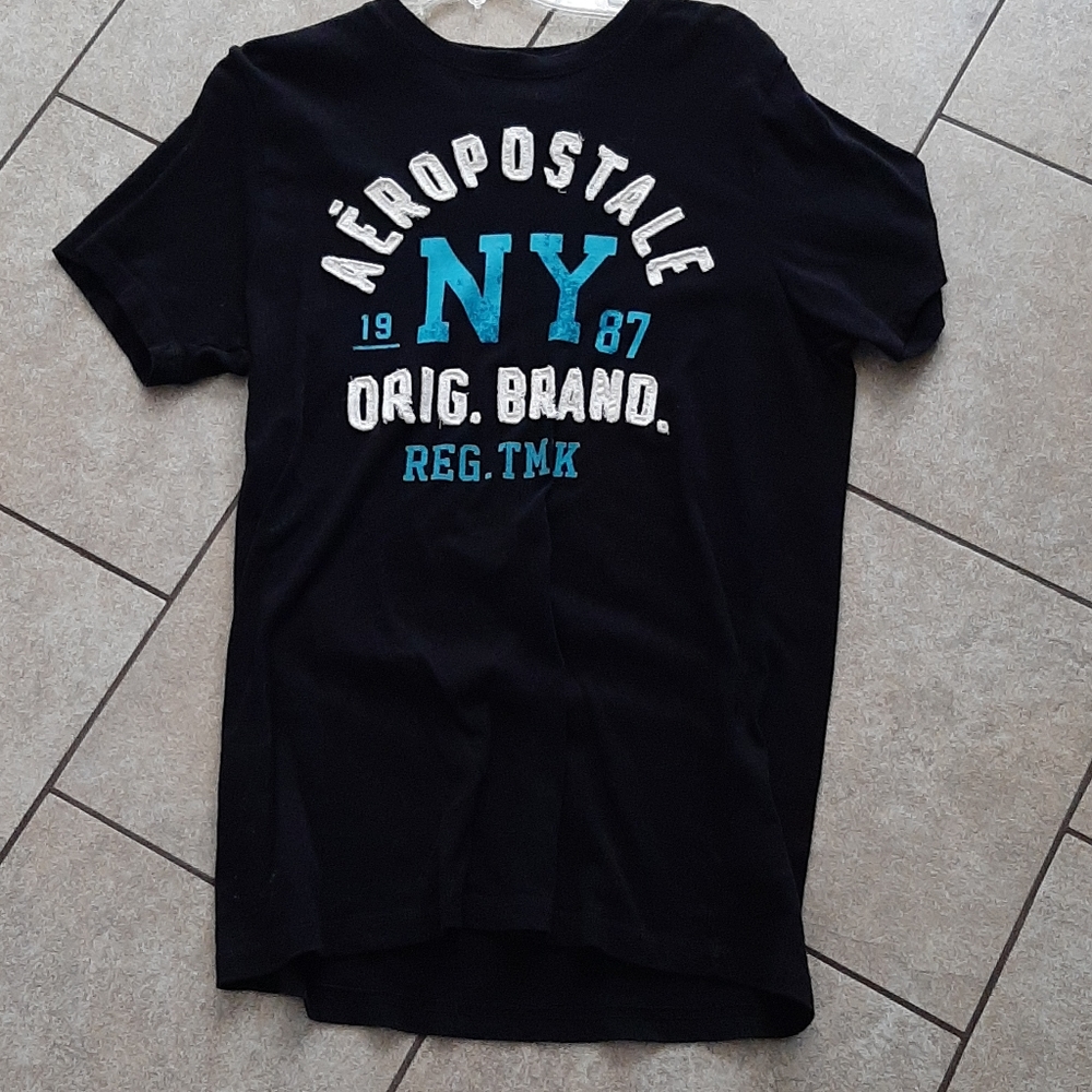 Black aeropostale t shirt
